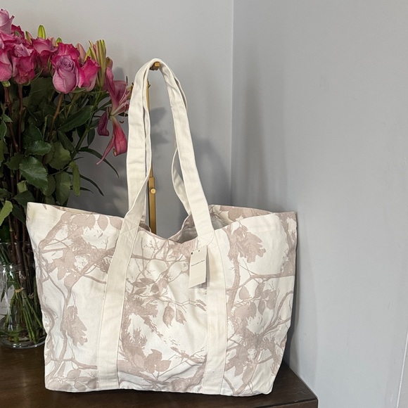 Abercrombie & Fitch Handbags - Abercrombie & Fitch XL tote